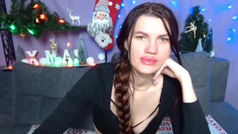 Snapshot of milaloona chatting on December 7, 10:23 am Milaloona online show from December 7, 10:23 am