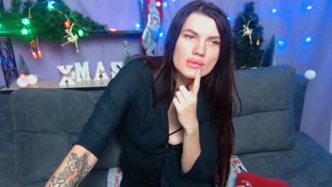 Snapshot of milaloona chatting on December 21, 9:23 am Milaloona online show from December 21, 9:23 am