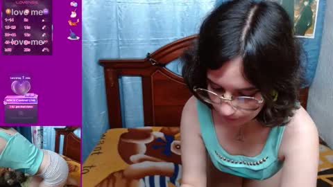 Snapshot of milalunala chatting on February 19, 1:51 am Mila-Lunala online show from February 19, 1:51 am