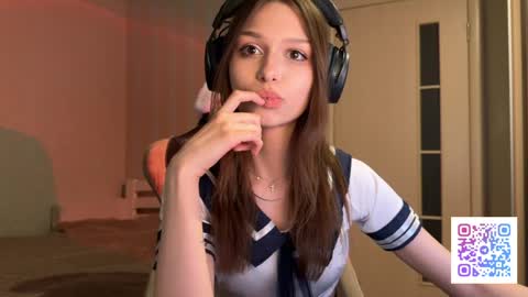 Snapshot of milamiuu chatting on May 10, 3:17 pm milamiuu online show from May 10, 3:17 pm