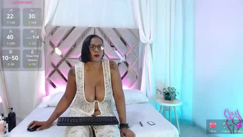 MilaMonroeXX online show from June 3, 2:03 am