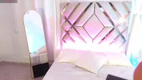 MilaMonroeXX online show from July 2, 2:22 am