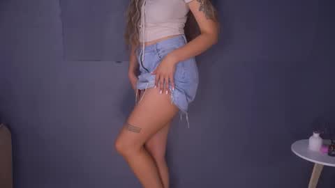 Snapshot of milamoree chatting on October 4, 3:21 pm Mila online show from October 4, 3:21 pm