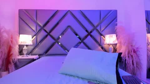 milan_lewiss online show from March 23, 11:47 am