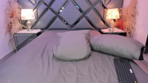 milan_lewiss online show from April 1, 1:41 pm