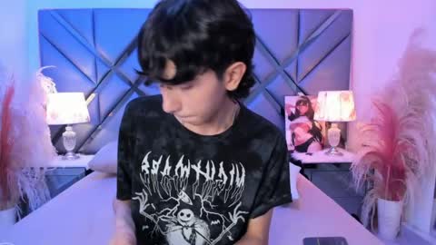 milan_lewiss online show from April 15, 12:56 pm