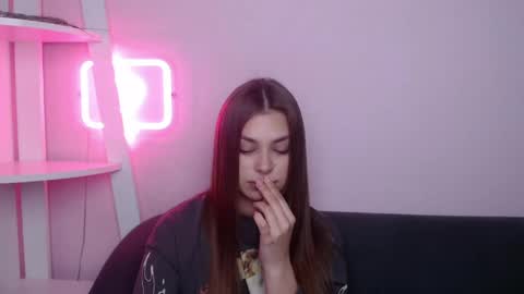 milanaangelas online show from April 6, 7:59 pm