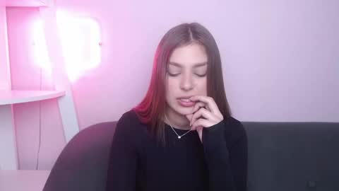 milanaangelas online show from April 12, 4:50 am