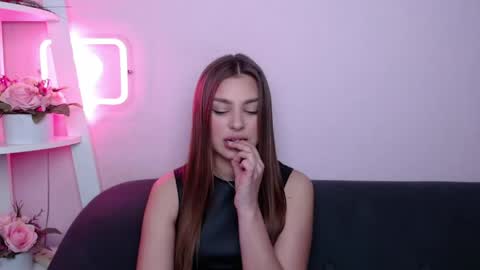 milanaangelas online show from April 19, 4:45 am