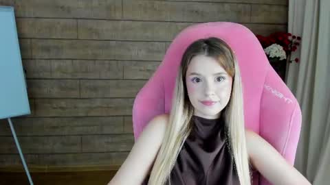 Snapshot of milanabalmain chatting on July 8, 4:11 pm MilanaBalmain online show from July 8, 4:11 pm