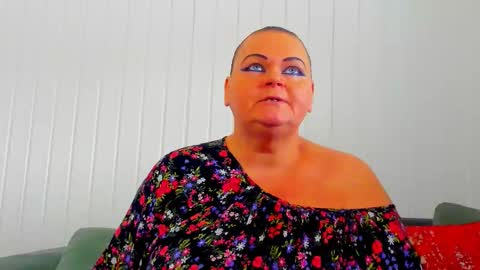 Snapshot of milanabiegert chatting on February 6, 11:35 am Lana online show from February 6, 11:35 am