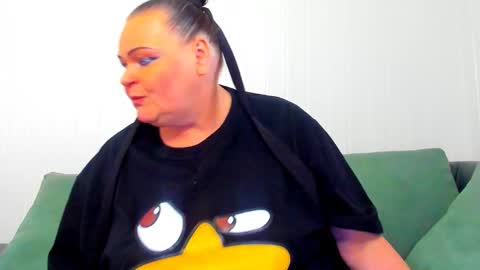 Snapshot of milanabiegert chatting on March 13, 1:18 pm Lana online show from March 13, 1:18 pm