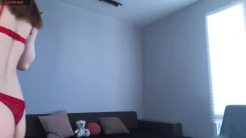 milanakowall online show from March 17, 5:33 am