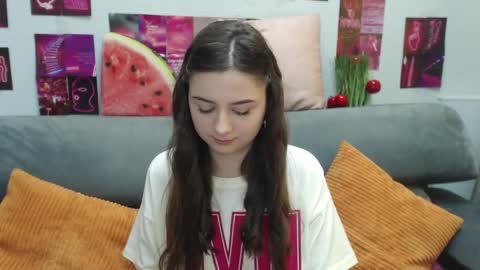 Snapshot of milanaroz chatting on May 24, 5:23 am milanaroz online show from May 24, 5:23 am
