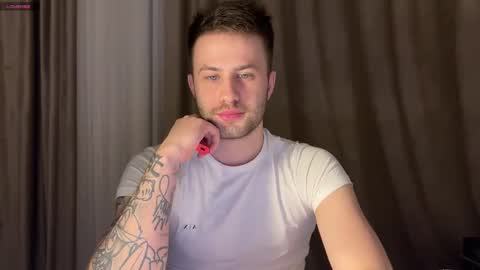 milanasugar online show from December 4, 4:27 pm