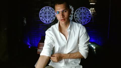 milandavid1 online show from March 26, 5:40 pm