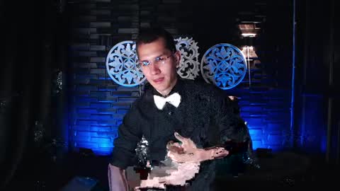 milandavid1 online show from April 4, 5:43 pm