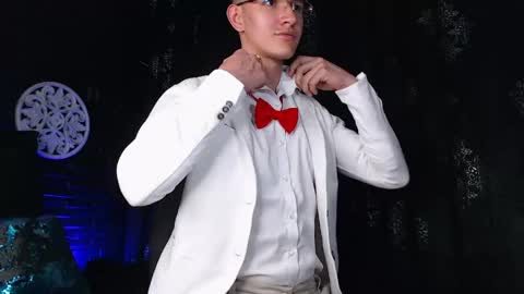 milandavid1 online show from April 21, 6:23 pm