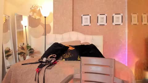 aya online show from October 10, 7:35 pm