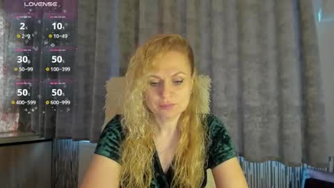 Snapshot of milanna_x chatting on May 21, 2:51 am milanna_x online show from May 21, 2:51 am