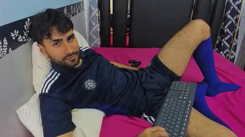 Snapshot of milanzaire chatting on October 18, 12:24 am milanzaire online show from October 18, 12:24 am