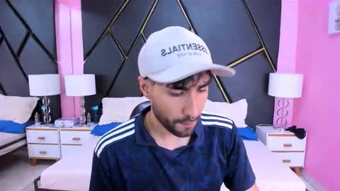 Snapshot of milanzaire chatting on October 29, 2:03 am milanzaire online show from October 29, 2:03 am