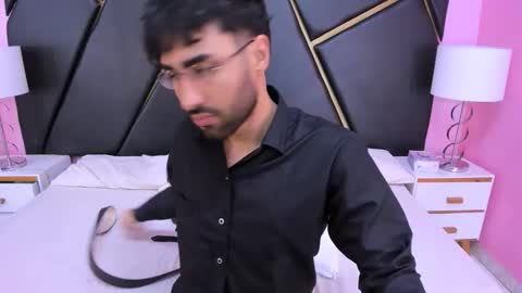 Snapshot of milanzaire chatting on November 15, 9:43 pm milanzaire online show from November 15, 9:43 pm