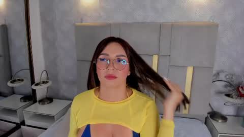 Snapshot of milasaenz1 chatting on June 17, 2:29 pm Cami online show from June 17, 2:29 pm