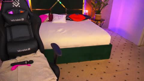 milaskyy online show from March 9, 6:43 pm