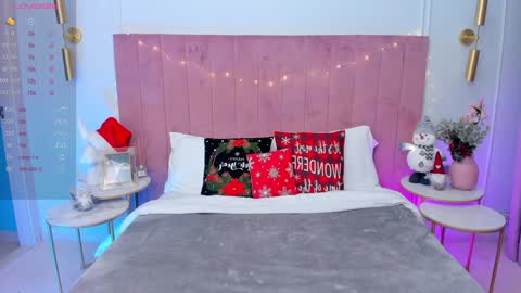 Mia online show from December 11, 5:53 am