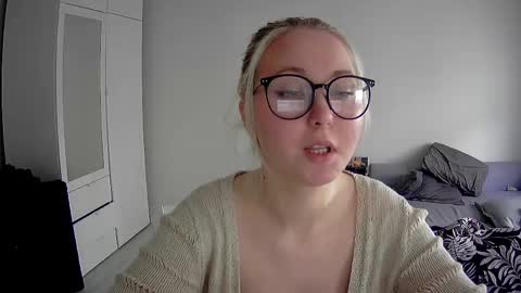 Milena new nonude shy blonde natural online show from April 20, 12:52 pm