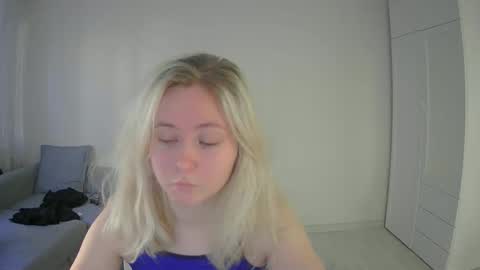 Milena new nonude shy blonde natural online show from May 18, 6:14 pm