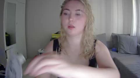 Milena new nonude shy blonde natural online show from May 22, 5:18 pm