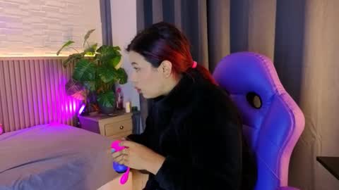 milena_lawson online show from November 29, 10:40 am