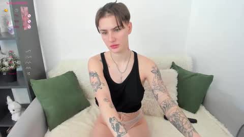 milenakeeks online show from March 9, 8:07 am