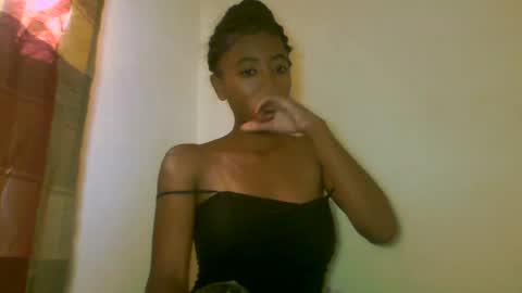 Snapshot of milennah chatting on May 24, 8:08 am milennah online show from May 24, 8:08 am