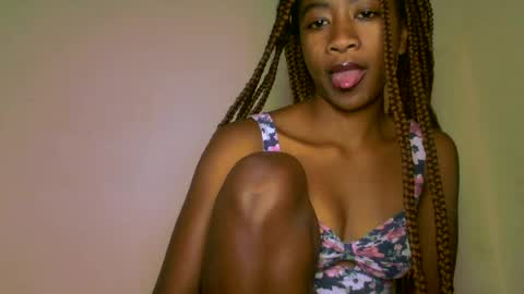Snapshot of milennah chatting on June 7, 7:23 am milennah online show from June 7, 7:23 am