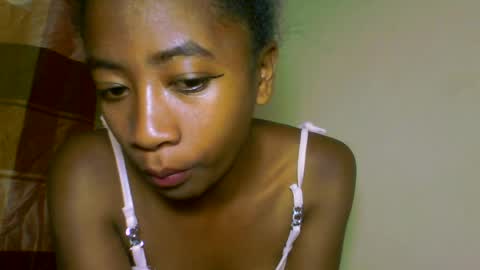 Snapshot of milennah chatting on June 16, 10:51 am milennah online show from June 16, 10:51 am