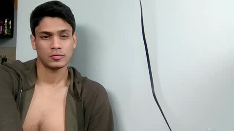 Snapshot of milesmboy chatting on February 21, 4:59 pm milesmboy online show from February 21, 4:59 pm