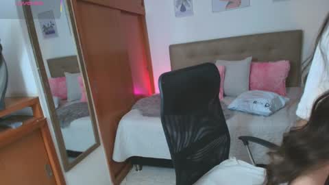 Miley online show from April 9, 1:16 pm