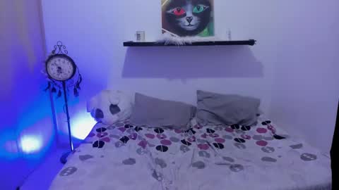 Snapshot of miley_kane chatting on February 23, 9:44 am miley_kane online show from February 23, 9:44 am