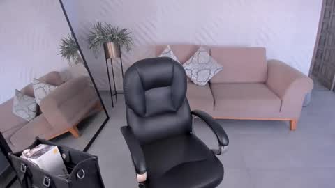 Snapshot of mileycruz_ chatting on October 11, 7:12 pm Miley Cruz IG miley model23 online show from October 11, 7:12 pm