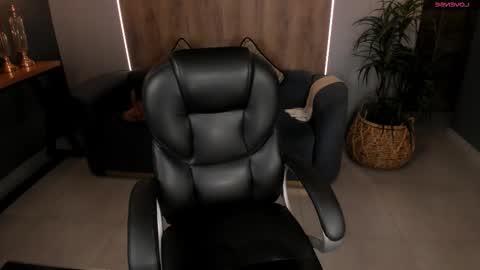 Snapshot of mileycruz_ chatting on October 30, 9:59 pm Miley Cruz IG miley model23 online show from October 30, 9:59 pm