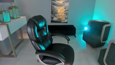 Snapshot of mileycruz_ chatting on November 6, 9:26 pm Miley Cruz IG miley model23 online show from November 6, 9:26 pm