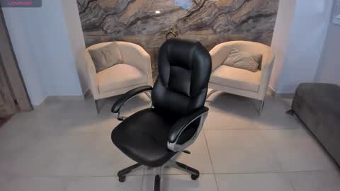 Snapshot of mileycruz_ chatting on November 23, 5:57 pm Miley Cruz IG miley model23 online show from November 23, 5:57 pm