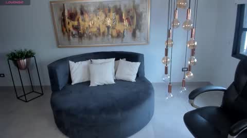 Snapshot of mileycruz_ chatting on December 13, 8:14 pm Miley Cruz IG miley model23 online show from December 13, 8:14 pm