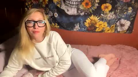 Snapshot of milf4everjenna chatting on February 6, 3:33 am milf4everjenna online show from February 6, 3:33 am