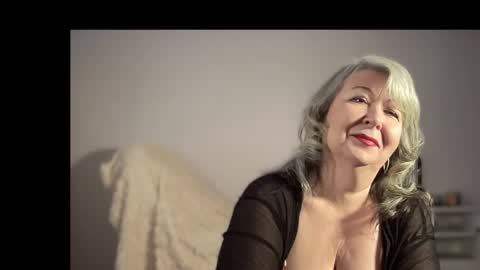 Snapshot of milf_charlotty chatting on February 2, 3:05 am Charlotte online show from February 2, 3:05 am