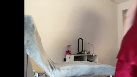 Snapshot of milf_charlotty chatting on May 21, 3:24 am Charlotte online show from May 21, 3:24 am