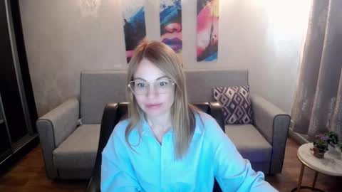 milf_for_u777 online show from October 3, 8:33 am